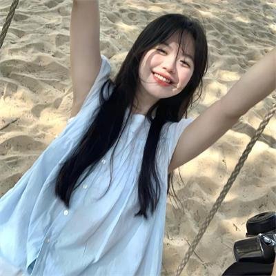 她来自胡志明市